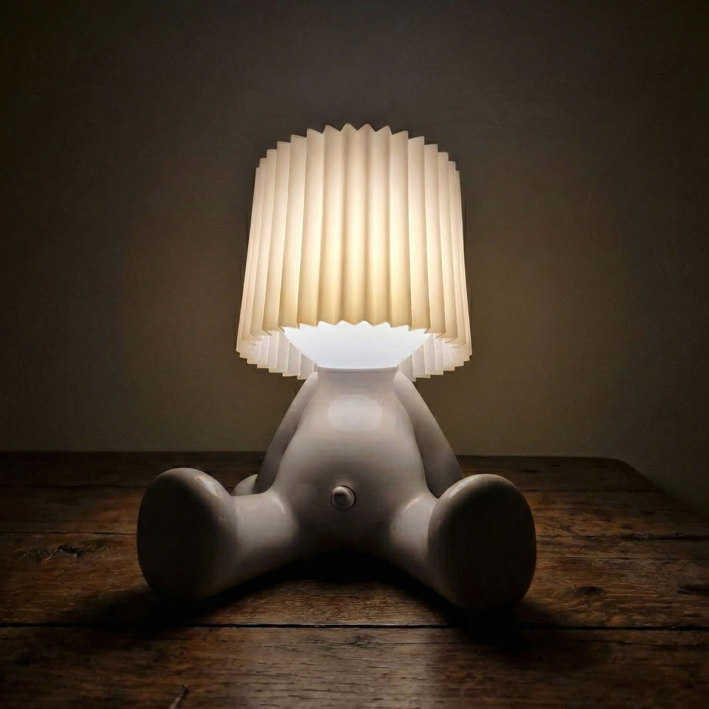 Larry the Lamp - Sitting
